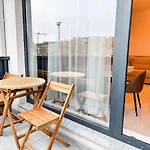 Apartament Julia Airport Private Parking-modern *