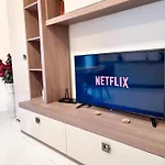 Apartamento Julia Airport Private Parking-modern