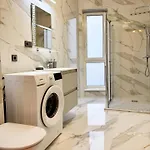 Apartman Julia Airport Private Parking-modern