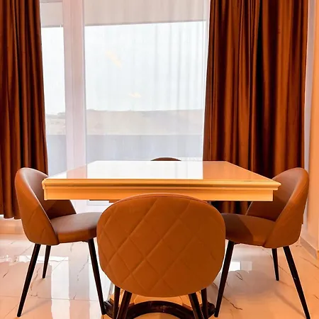 Julia Airport Private Parking-modern Apartment