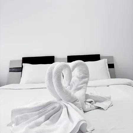 Apartment Julia Airport Private Parking-modern *